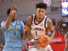 Previsões de basquete universitário local: outra equipe de Nova York se juntará ao St. John’s no March Madness O atacante do St. John's Red Storm, Dillon Mitchell (1), dirige para a cesta enquanto é defendido pelo jogador do Quinnipiac Bobcats (3).