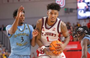 Previsões de basquete universitário local: outra equipe de Nova York se juntará ao St. John’s no March Madness O atacante do St. John's Red Storm, Dillon Mitchell (1), dirige para a cesta enquanto é defendido pelo jogador do Quinnipiac Bobcats (3).