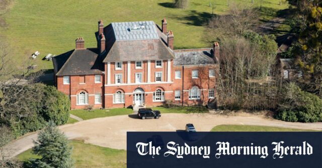 Uma vista aérea da casa do Príncipe Andrew, Royal Lodge.