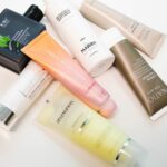 Algumas das principais marcas de cuidados com a pele da Austrália foram forçadas a retirar produtos populares das prateleiras de um estado por conterem microesferas de plástico proibidas. ﻿