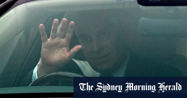 Há novos apelos para reabrir a investigação policial sobre as alegações de que Andrew abusou sexualmente de Virginia Giuffre depois que ela foi traficada por Jeffrey Epstein.