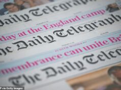 Proprietário do Daily Mail fecha acordo de £ 500 milhões para comprar o Daily Telegraph O proprietário do Daily Mail fechou um acordo de £ 500 milhões para comprar o The Daily Telegraph, com o objetivo de garantir o futuro de uma das marcas de mídia mais prestigiadas do mundo.
