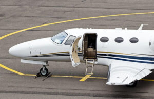 Proprietário do Miami Dolphins sob ataque depois que imagens recentemente divulgadas revelam comportamento ‘repugnantemente privilegiado’: ‘Isso é tão difícil de assistir’ Yahoo news home