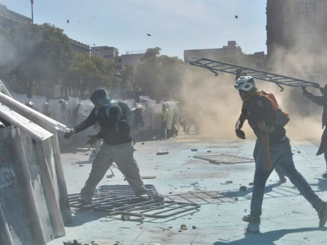 Protesto no México inspirado pelo movimento da Geração Z atrai críticos mais antigos do governo
