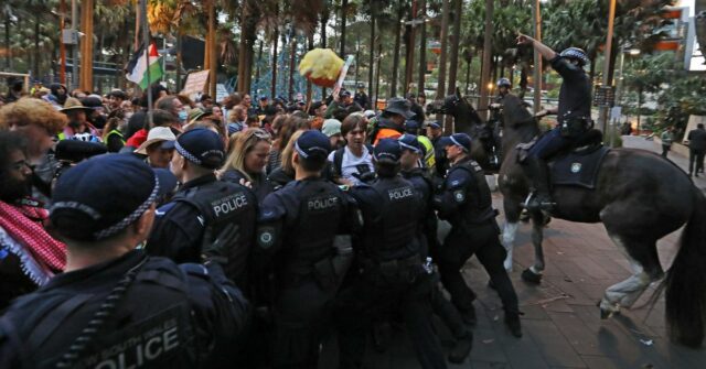 Protestos contra exposição de armas devem continuar após 12 acusados Protestos contra exposição de armas devem continuar após 12 acusados em Sydney