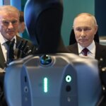 Putin chama robô russo dançante de 'muito bonito' em momento estranho de conferência de IA