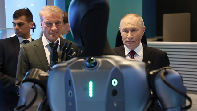 Putin chama robô russo dançante de 'muito bonito' em momento estranho de conferência de IA
