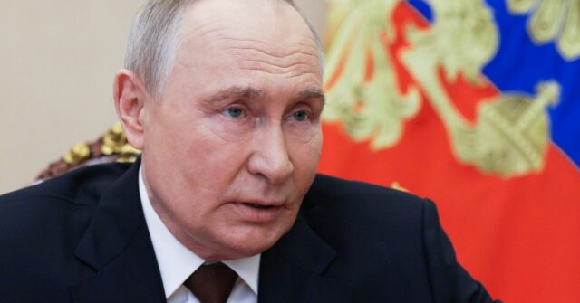 O presidente russo, Vladimir Putin, preside a reunião do Conselho de Segurança por meio de videoconferência no Kremlin, em Moscou, Rússia, em 21 de novembro. 