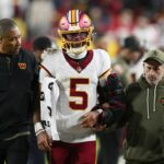 QB Daniels se machucou tarde, sai com uma cotovelada no ar