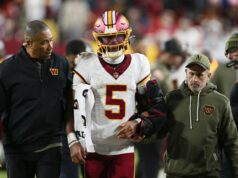 QB Daniels se machucou tarde, sai com uma cotovelada no ar QB Daniels se machucou tarde, sai com uma cotovelada no ar