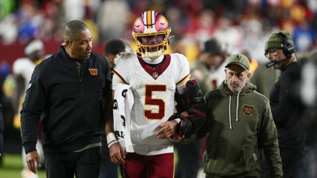 QB Daniels se machucou tarde, sai com uma cotovelada no ar
