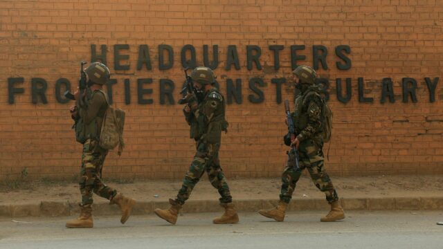 Quais são os riscos de escalada das tensões Afeganistão-Paquistão?
