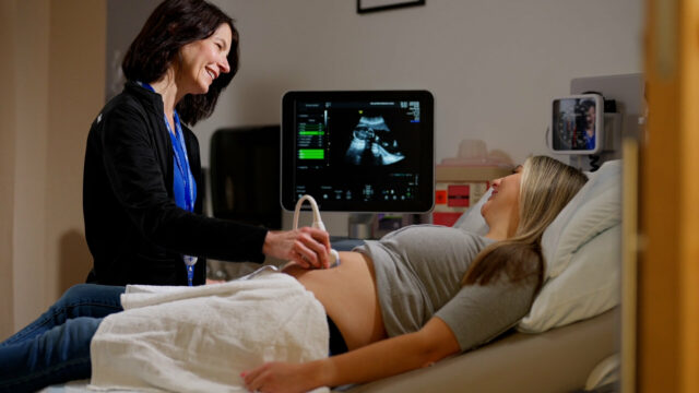 Qualquer forma de hipertensão durante a gravidez aumenta significativamente o risco cardiovascular pós-parto, incluindo morte, segundo novo estudo