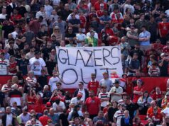 Quanto a família Glazer acha que o Man Utd valerá após a construção do novo estádio ícone de correio