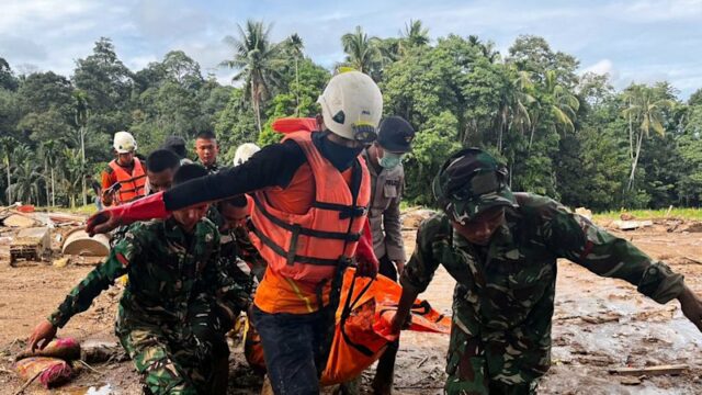 Quase 1.000 mortos após duas tempestades em uma semana devastarem a Ásia
