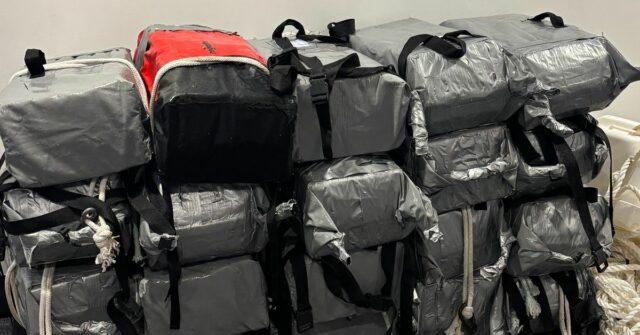 Parte do carregamento foi apreendido na costa de WA. Foram encontrados cerca de US$ 170 milhões da droga, 525 kg no total.