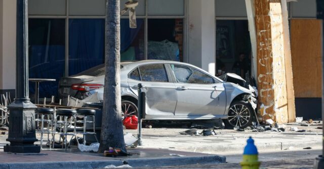 Quatro mortos e vários feridos após carro bater em bar Um carro que bateu em uma empresa local é mostrado no sábado, 8 de novembro de 2025, em Tampa, Flórida (Jefferee Woo/Tampa Bay Times via AP)