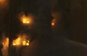 Quatro pessoas morrem em incêndio violento em arranha-céus de Hong Kong Quatro pessoas morrem em incêndio violento em arranha-céus de Hong Kong