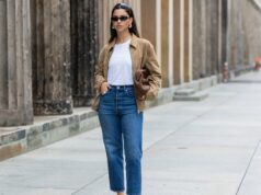 Quer um estilo impecável em 2025 (e além)? Use jeans assim Suéter Marrom, Creme e Azul Marinho