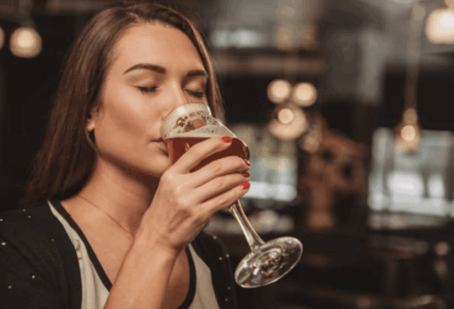 Querida Abby: A esposa do meu filho é alcoólatra Querida Abby: A esposa do meu filho é alcoólatra