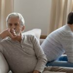 Querida Abby: Meu pai está tentando destruir meus outros relacionamentos familiares depois que os nossos ficaram tensos