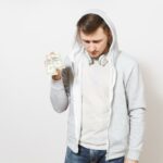 Querida Abby: Por que meu vizinho idoso está tão zangado com um empréstimo atrasado de US$ 40?