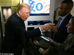 ‘Quiet, Piggy’: Trump em colapso total com uma repórter enquanto ele é questionado sobre os arquivos de Epstein Trump criticou um jornalista no fim de semana depois de ser questionado sobre os arquivos de Epstein