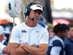 RELATÓRIO: Lane Kiffin dá ultimato à equipe de Ole Miss antes da contratação da LSU RELATÓRIO: Lane Kiffin dá ultimato à equipe de Ole Miss antes da contratação da LSU