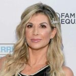 16 estrelas que compartilharam detalhes exatos sobre seus implantes mamários: Kylie Jenner, mais