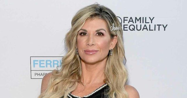 'RHOC' Alum Alexis Bellino revela que obteve implantes menores após 16 estrelas que compartilharam detalhes exatos sobre seus implantes mamários: Kylie Jenner, mais