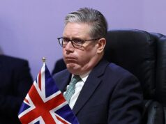 RICHARD LITTLEJOHN: Minha esposa e eu fomos tratados como terroristas pelos funcionários da fronteira francesa, apenas para punir os britânicos por terem a audácia de votar pela saída Os franceses pareciam ter um prazer perverso em forçar-nos a sofrer a indignidade de filas e atrasos intermináveis. Não importa o quanto Surkeir os apazigue, eles continuam a nos tratar como lixo, escreve Richard Littlejohn