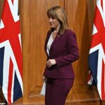 Ela exalava ruína. O otimismo estava quase totalmente ausente. Aqui estava a Senhora Tribulação, que veio agitar o caldeirão da calamidade, mas ao mesmo tempo aterrorizada, escreve Quentin Letts