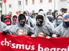 Radicais da Antifa entram em confronto com a polícia e atacam parlamentares no lançamento da filial juvenil da AfD Radicais da Antifa entram em confronto com a polícia e atacam parlamentares no lançamento da filial juvenil da AfD