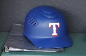 Rangers perde ex-Yankees e Blue Jays Outfielder para agência gratuita Capacete Texas Rangers