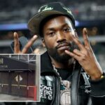 Rapper Meek Mill vestindo uma jaqueta de couro preta com
