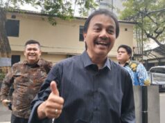 Rastreie o diploma do vice-presidente até Sydney, Roy Suryo: 99,9 por cento de Gibran não se formou no ensino médio! Rastreie o diploma do vice-presidente até Sydney, Roy Suryo: 99,9 por cento de Gibran não se formou no ensino médio!