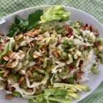 Receita: Aipo frito com amendoim e bacon é um prato ideal para a noite da semana