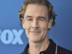 ‘Recuperando’: James Van Der Beek mostra alguns movimentos do time do colégio em meio à batalha contra o câncer 'Recuperando': James Van Der Beek mostra alguns movimentos do time do colégio em meio à batalha contra o câncer