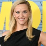 Reese Witherspoon não retornou ao 'SNL' por quase 15 anos depois de apresentar o primeiro episódio após o 11 de setembro: 'Era muita responsabilidade para uma garota de 24 anos'