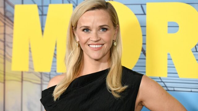 Reese Witherspoon não retornou ao 'SNL' por quase 15 anos depois de apresentar o primeiro episódio após o 11 de setembro: 'Era muita responsabilidade para uma garota de 24 anos'
