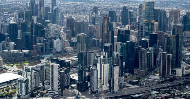 Reivindicação de título nativo arquivada para Melbourne e arredores O povo Wurundjeri Woi-wurrung entrou com uma ação de título de nativo no tribunal federal de Melbourne e subúrbios vizinhos.