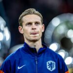 Adam Wharton jogando contra a Albânia