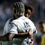 Robinho Jr dribbles for Santos.