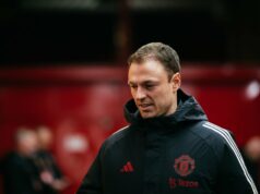 Relatório: O empréstimo do Man Utd para uma jovem estrela pode ser interrompido, Jonny Evans tem uma decisão a tomar ícone de correio