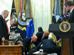 Representante farmacêutico desmaia no Salão Oval durante conferência de imprensa sobre medicamentos para perda de peso de Trump | Vídeo Representante farmacêutico desmaia no Salão Oval durante conferência de imprensa sobre medicamentos para perda de peso de Trump | Vídeo