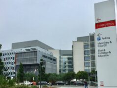 Resposta da polícia sob investigação após homem encontrado morto em NSW Gold Coast University Hospital, onde um homem está em estado crítico após supostamente se envolver em uma briga que deixou outro homem morto no norte de NSW.