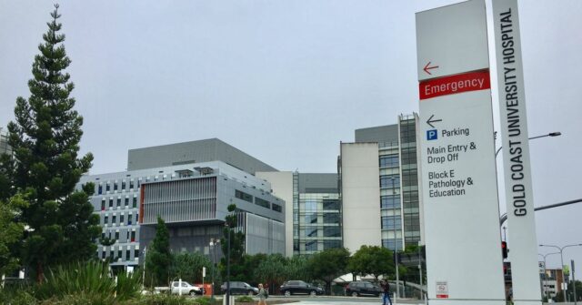 Gold Coast University Hospital, onde um homem está em estado crítico após supostamente se envolver em uma briga que deixou outro homem morto no norte de NSW.