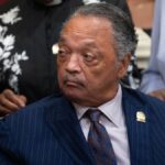 Rev. Jesse Jackson hospitalizado para tratar uma condição neurodegenerativa
