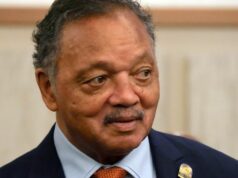 Rev. Jesse Jackson permanece hospitalizado após receber cuidados para estabilizar sua pressão arterial, dizem fontes Yahoo news home