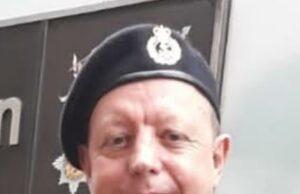 Revelado: O maquinista herói Huntingdon que salvou vidas com raciocínio rápido é um veterano da Marinha Real e da Guerra do Iraque Andrew Johnson (na foto) desviou rapidamente o trem com destino a Londres para a estação Huntingdon depois de ser alertado sobre o esfaqueamento em massa, permitindo que os serviços de emergência agissem rapidamente